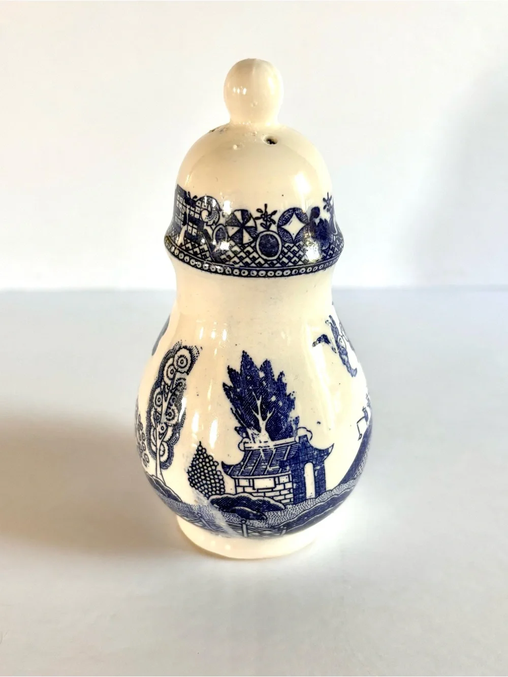 Blue Willow elegant blue